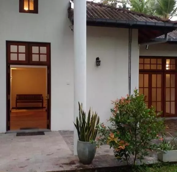 ペンション The Escape, Minuwangoda