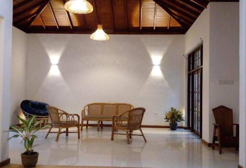 بنسيون The Escape, Minuwangoda