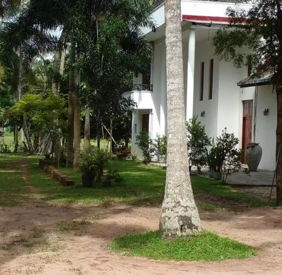 ペンション The Escape, Minuwangoda