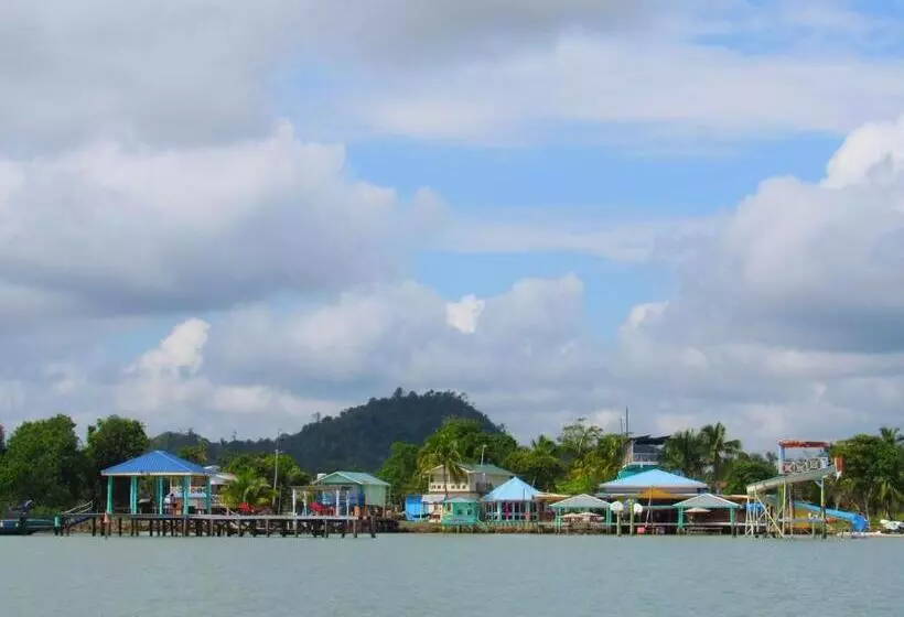 リゾートホテル Daphne S Lagoon Lodge
