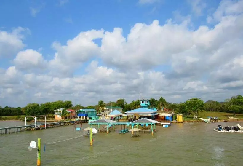 リゾートホテル Daphne S Lagoon Lodge
