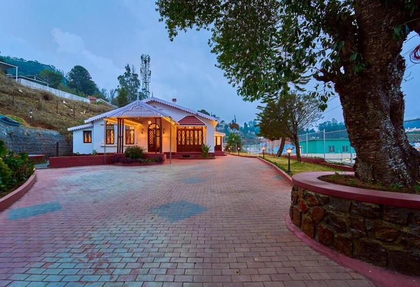 호스텔 Vintage Inglenook Premium Ooty Bungalow By Voye Homes