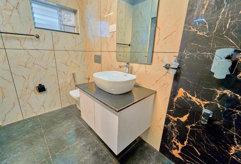 호스텔 Vintage Inglenook Premium Ooty Bungalow By Voye Homes