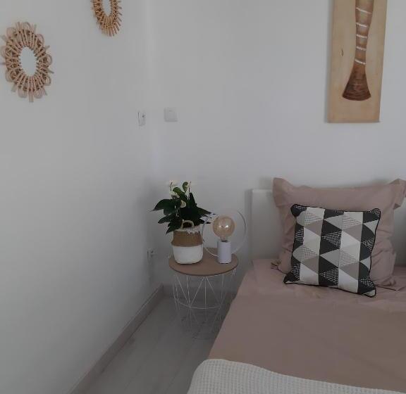 צימר La Casita Sérignanaise