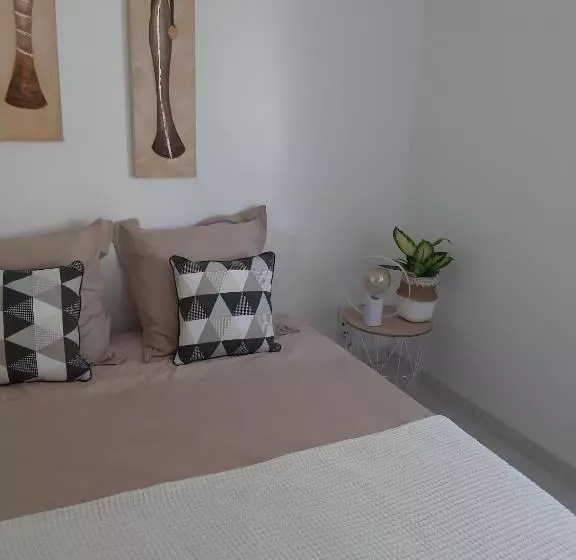 ベッドアンドブレックファースト La Casita Sérignanaise
