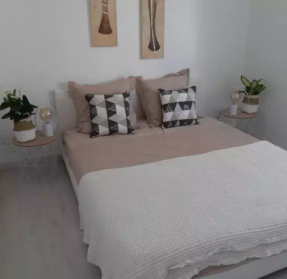 ベッドアンドブレックファースト La Casita Sérignanaise