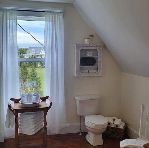 Clinton Pond Bed And Breakfast