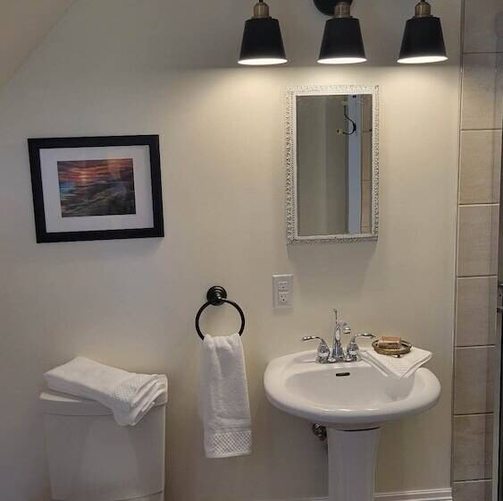 Clinton Pond Bed And Breakfast