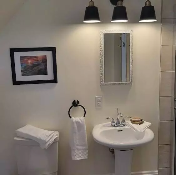 Clinton Pond Bed And Breakfast