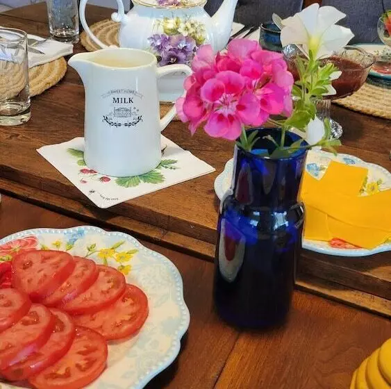 Clinton Pond Bed And Breakfast