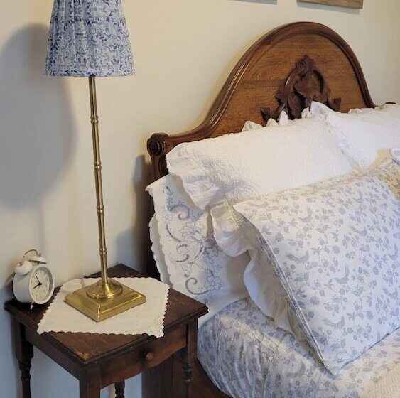 Clinton Pond Bed And Breakfast