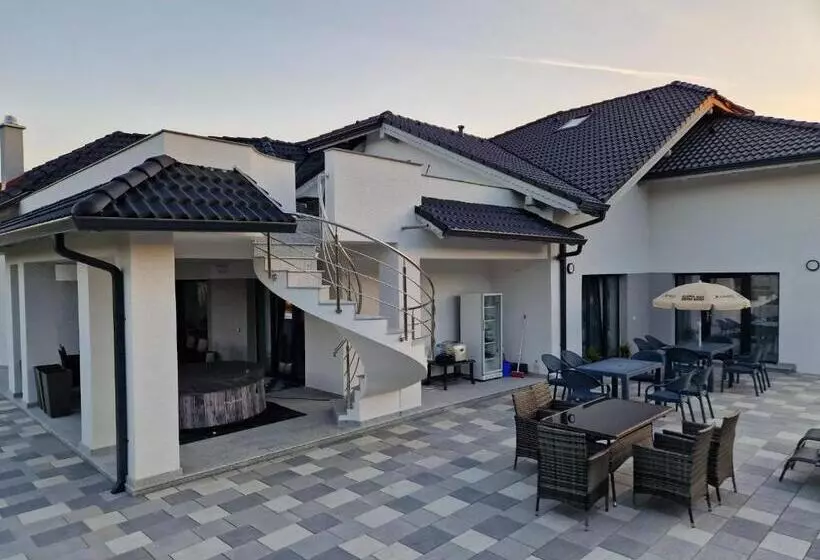 ホテル Dar House