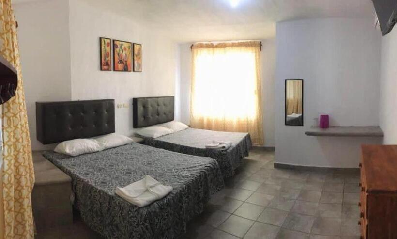 ホテル Maria Eugenia