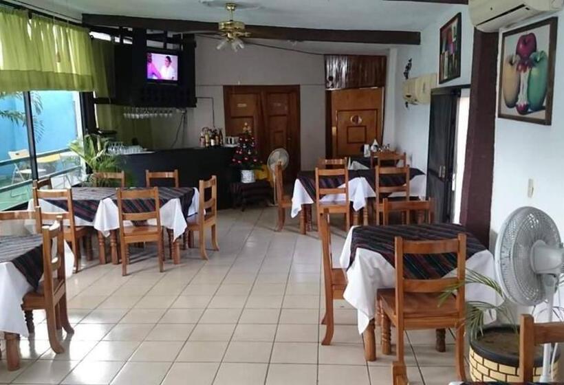 ホテル Maria Eugenia