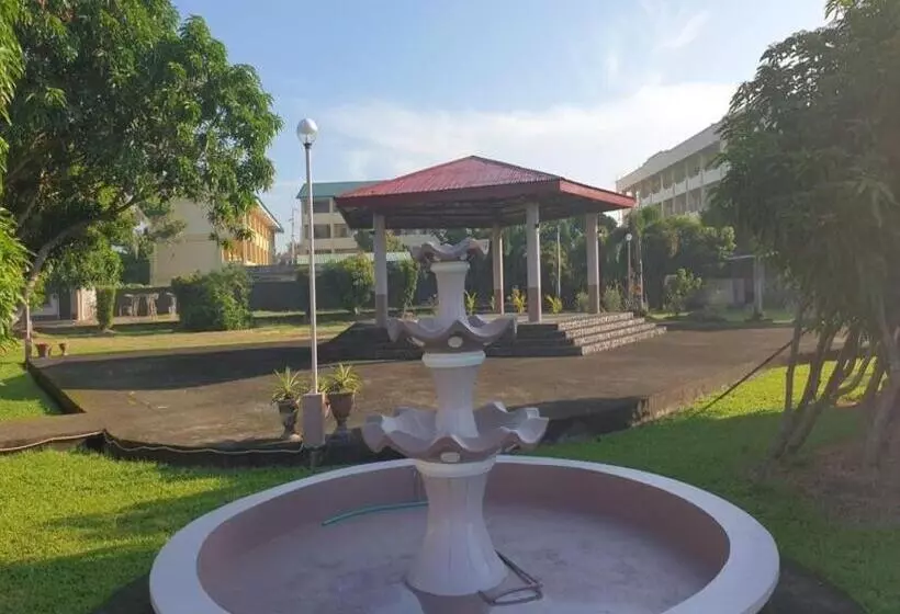 ホテル Oyo 1079 Mayon View Garden Apartelle Sa Bukid