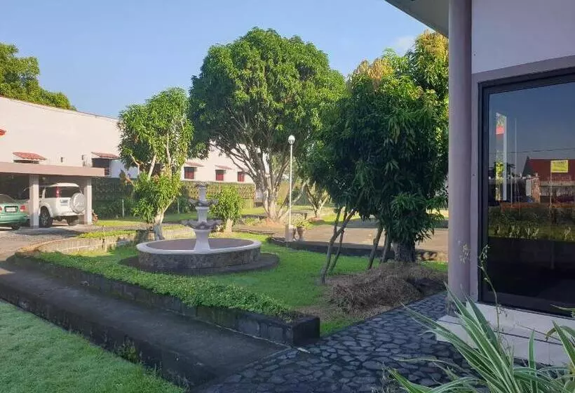 ホテル Oyo 1079 Mayon View Garden Apartelle Sa Bukid