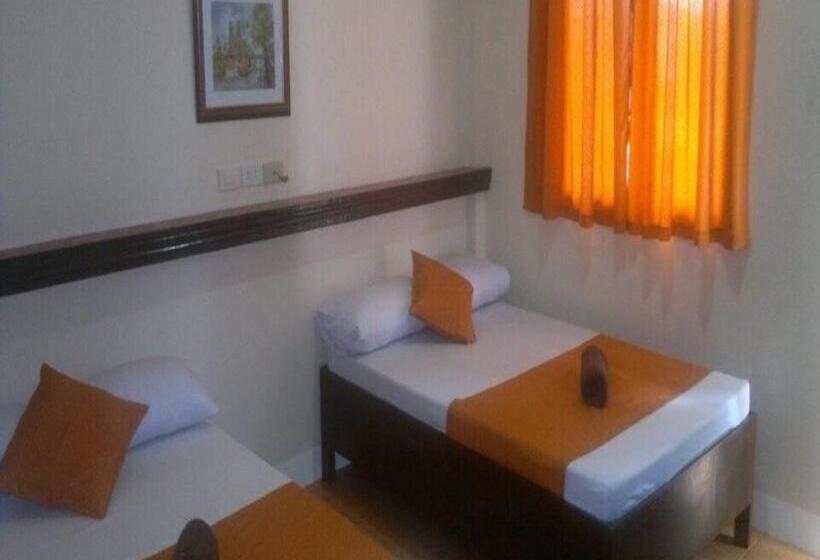 Hotelli Oyo 1079 Mayon View Garden Apartelle Sa Bukid