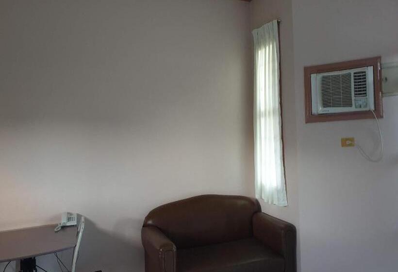 Hotelli Oyo 1079 Mayon View Garden Apartelle Sa Bukid