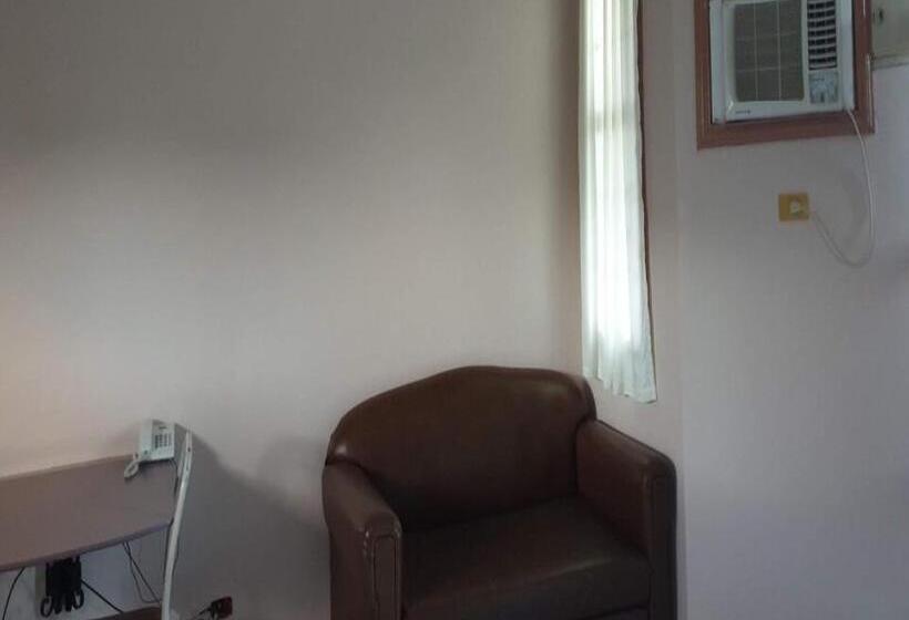 Hotelli Oyo 1079 Mayon View Garden Apartelle Sa Bukid