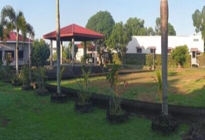 Hotelli Oyo 1079 Mayon View Garden Apartelle Sa Bukid