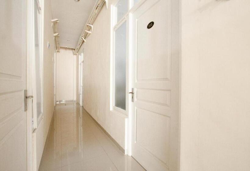 Hotel Oyo Life 3531 Wisma Eka