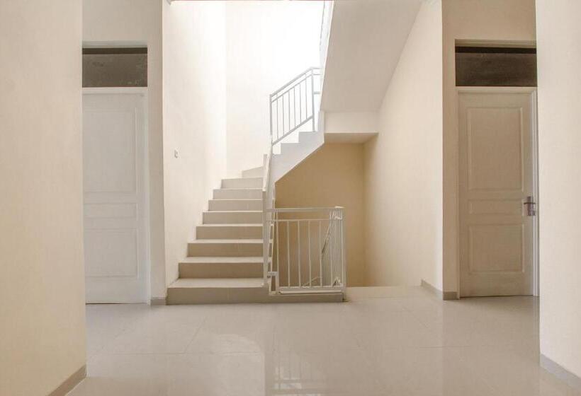 Hotel Oyo Life 3531 Wisma Eka