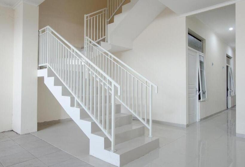 Hotel Oyo Life 3531 Wisma Eka