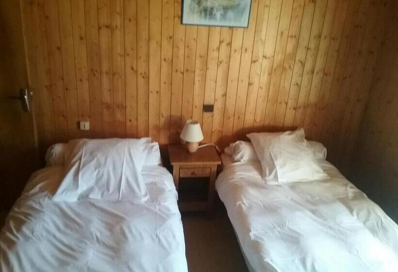 Отель Restaurant Les Rosieres