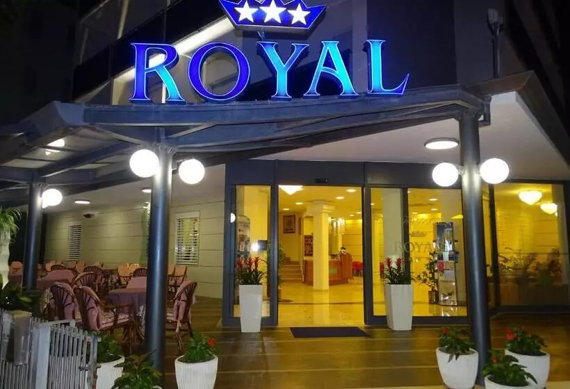 ホテル Royal