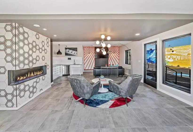 هتل Walkable Wonder Midtown Studio Near Downtown Gems