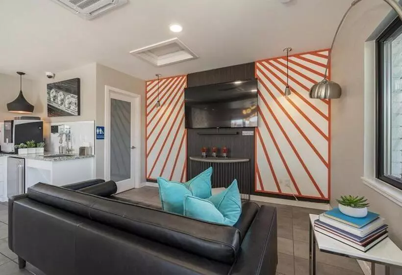هتل Walkable Wonder Midtown Studio Near Downtown Gems