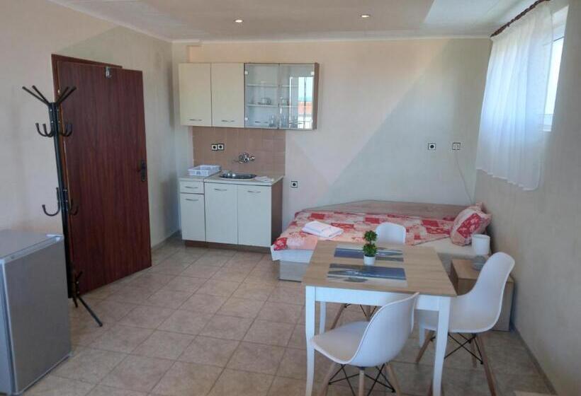 Пансион къща за гости семейство маврови