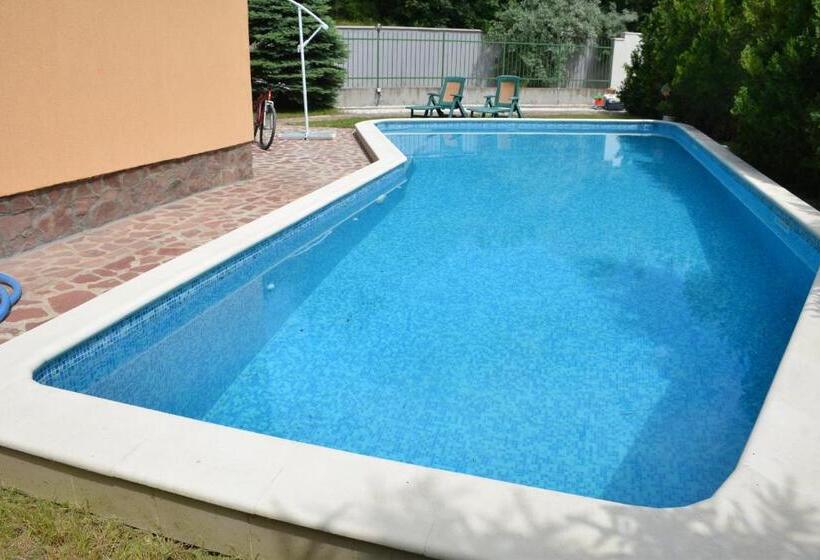 膳宿费 Pino   Villa, Casa, Cucina е Terrazza