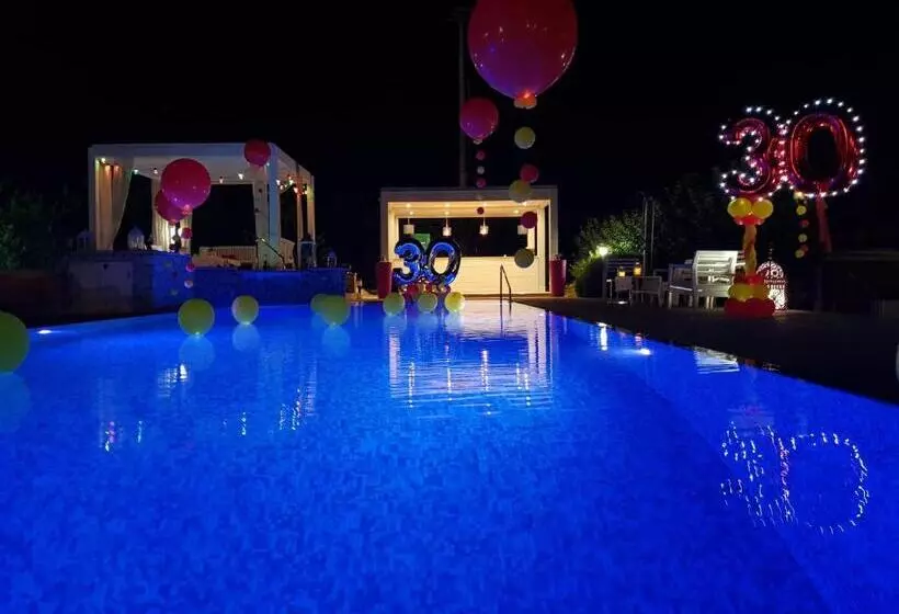Majatalo Salento In Villa Petruse