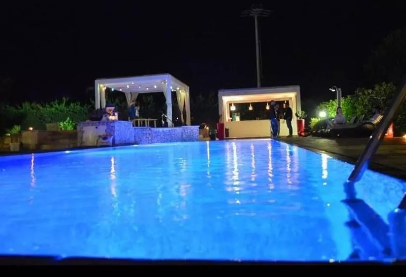 Majatalo Salento In Villa Petruse
