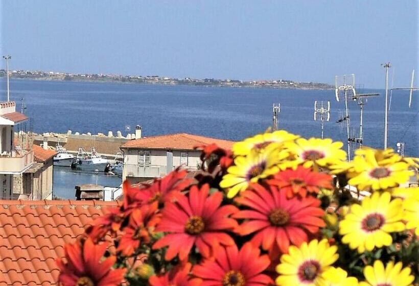 Pensjonat Una Camera Nel Pittoresco Borgo Di Le Castella