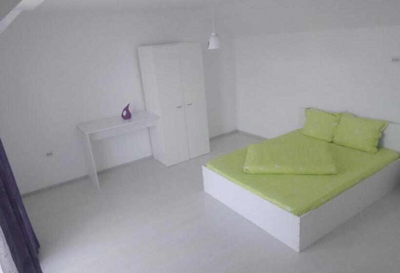 پانسیون Vila Roy