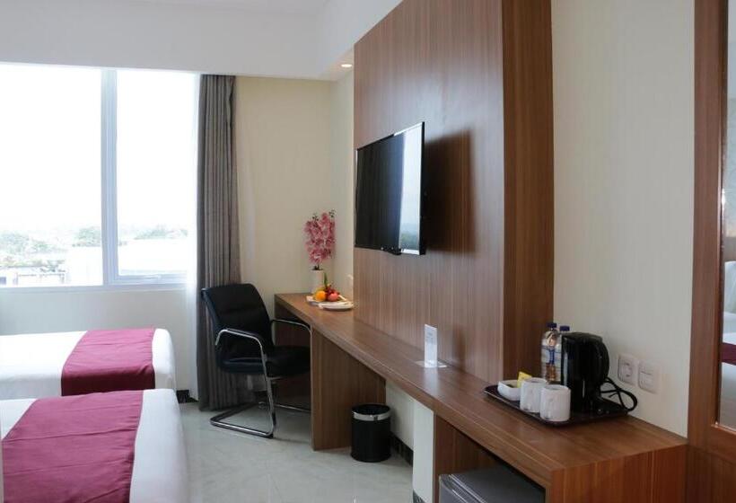 酒店 Horison Sentani