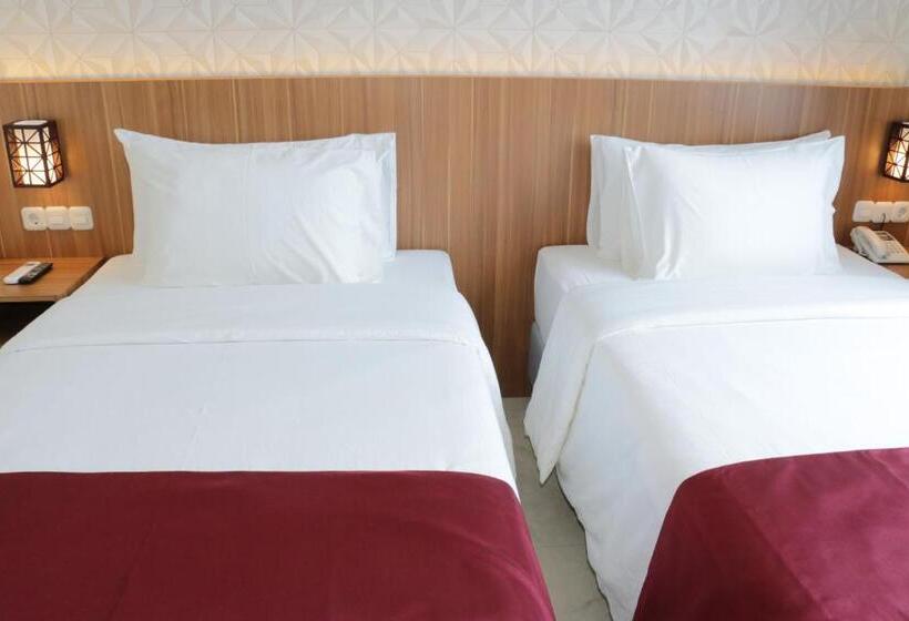 酒店 Horison Sentani