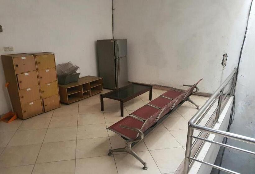 בית מלון כפרי Oyo 93869 Regina Homestay Syariah