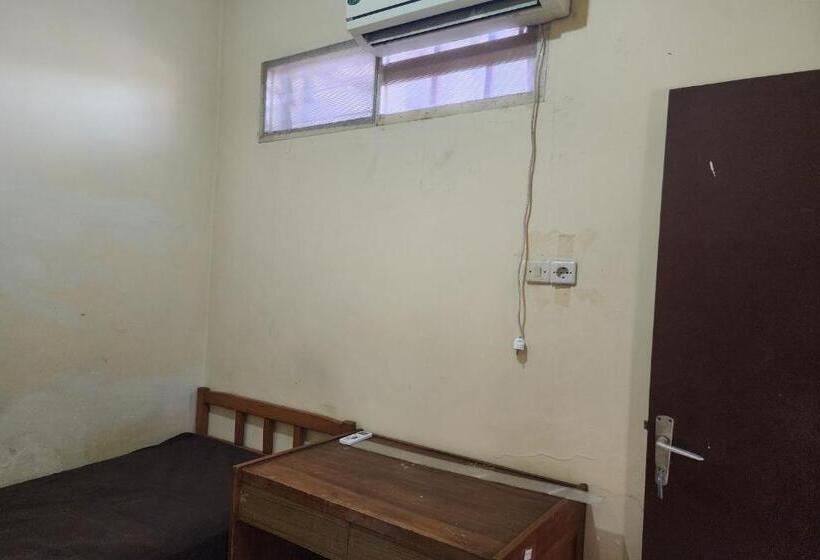 בית מלון כפרי Oyo 93869 Regina Homestay Syariah