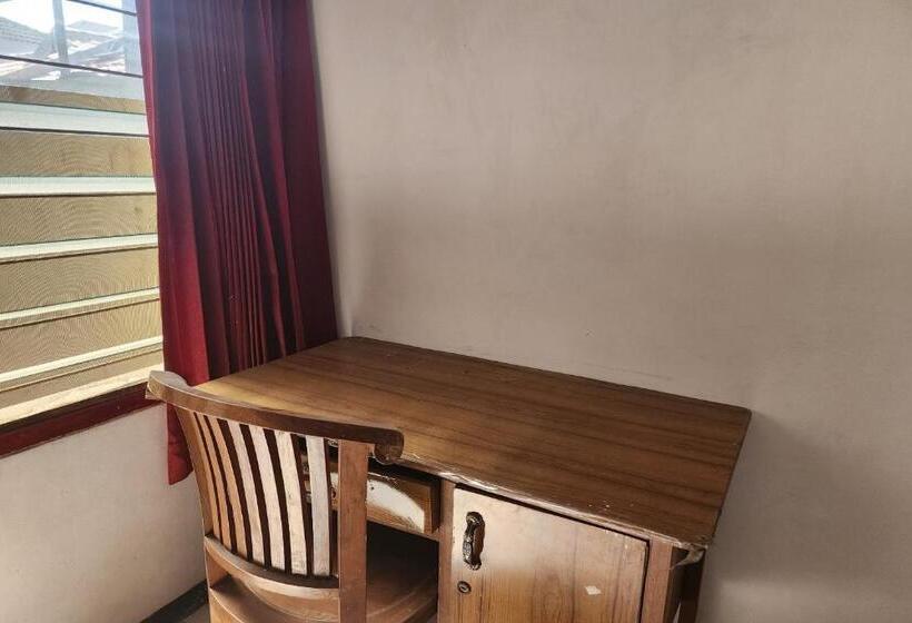 בית מלון כפרי Oyo 93869 Regina Homestay Syariah