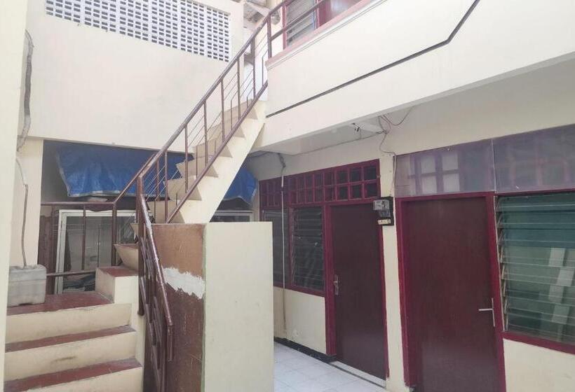 בית מלון כפרי Oyo 93869 Regina Homestay Syariah