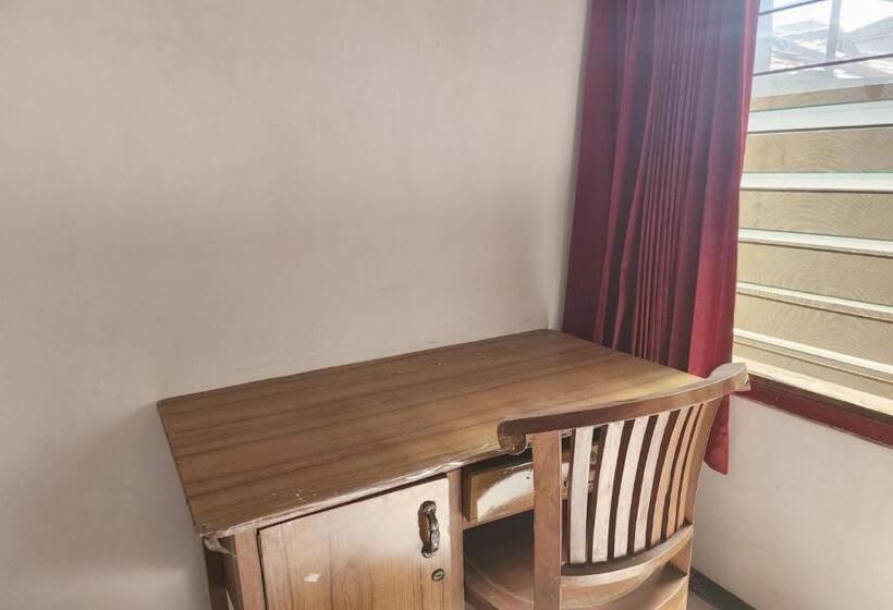 בית מלון כפרי Oyo 93869 Regina Homestay Syariah