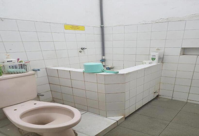 בית מלון כפרי Oyo 93869 Regina Homestay Syariah