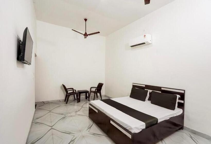 호텔 Oyo Meenaachi Inn