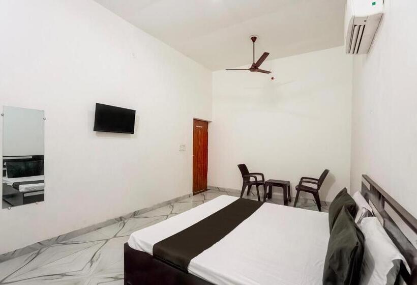 호텔 Oyo Meenaachi Inn