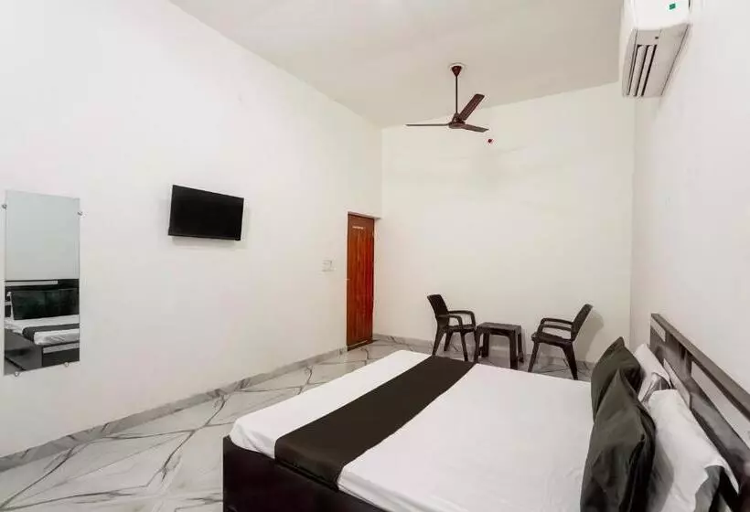 هتل Oyo Meenaachi Inn