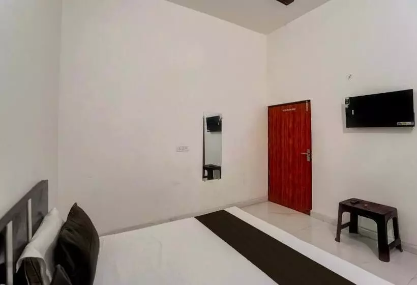 هتل Oyo Meenaachi Inn