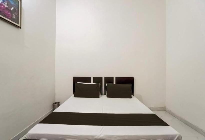 호텔 Oyo Meenaachi Inn